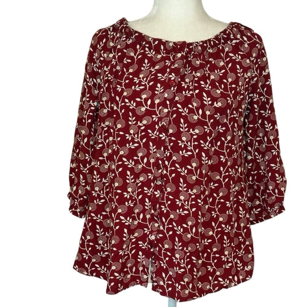 Red and White Floral Blouse by Tamsy. . Size Medium. Great Condition!!